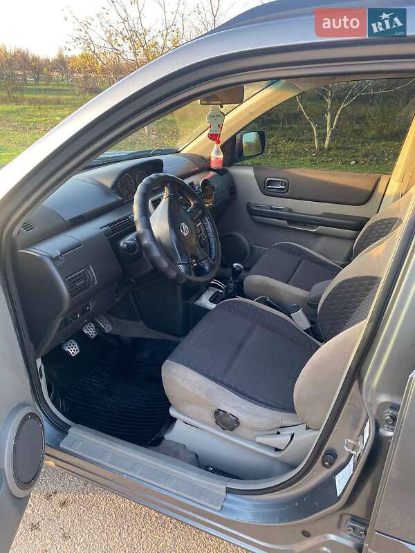 Внедорожник / Кроссовер Nissan X-Trail 2005 в Снигиревке
