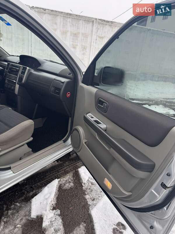 Внедорожник / Кроссовер Nissan X-Trail 2004 в Ровно