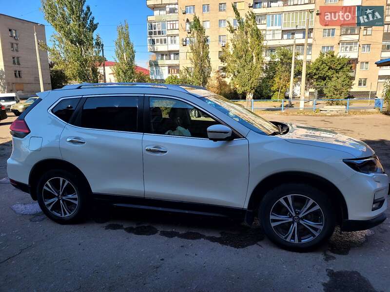 Позашляховик / Кросовер Nissan X-Trail 2017 в Слов'янську