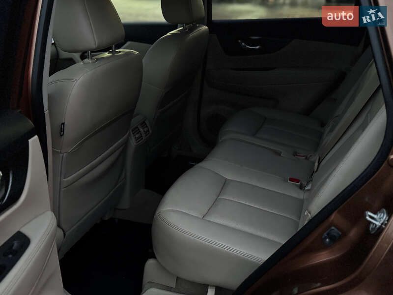 Внедорожник / Кроссовер Nissan X-Trail 2015 в Ровно