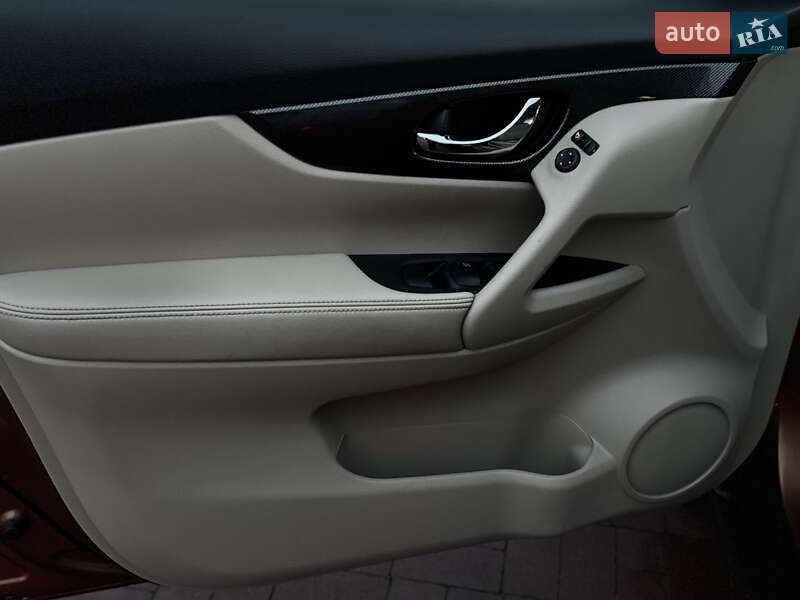 Внедорожник / Кроссовер Nissan X-Trail 2015 в Ровно