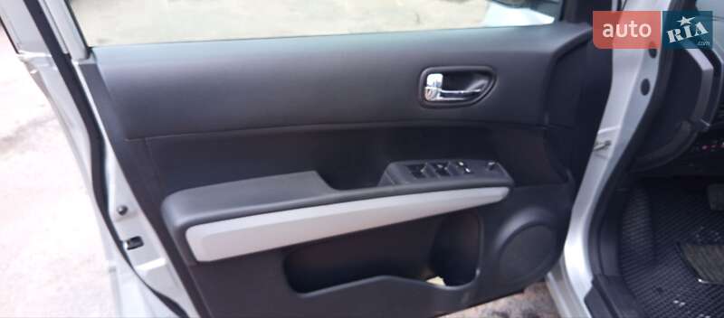 Позашляховик / Кросовер Nissan X-Trail 2011 в Житомирі