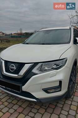 Позашляховик / Кросовер Nissan X-Trail 2017 в Ужгороді