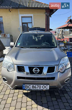 Внедорожник / Кроссовер Nissan X-Trail 2012 в Городке