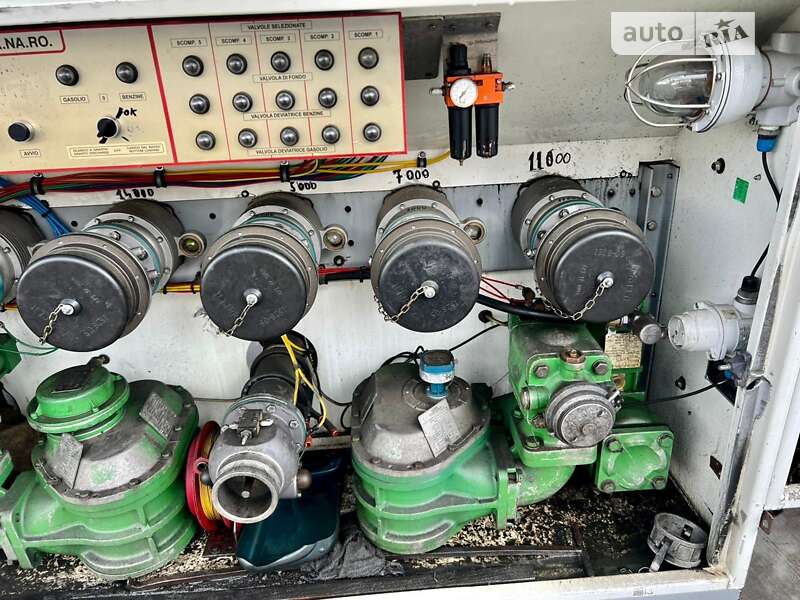 Цистерна напівпричіп NUOVA Ma.Na.Ro. 2010 в Києві