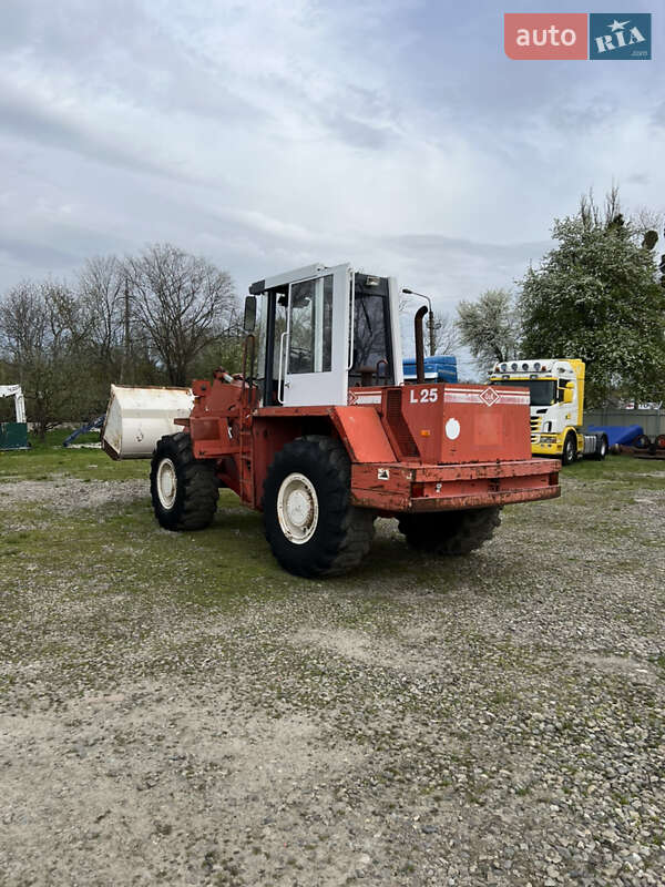 Фронтальный погрузчик O&K L 1993 в Черновцах