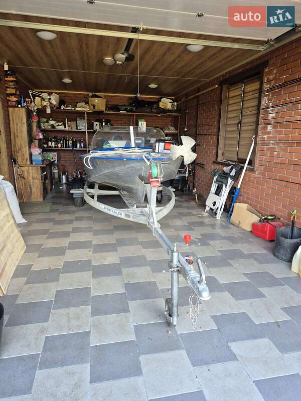 Лодка Обь М 1977 в Черновцах