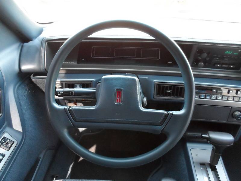 Седан Oldsmobile Cutlass 1993 в Днепре