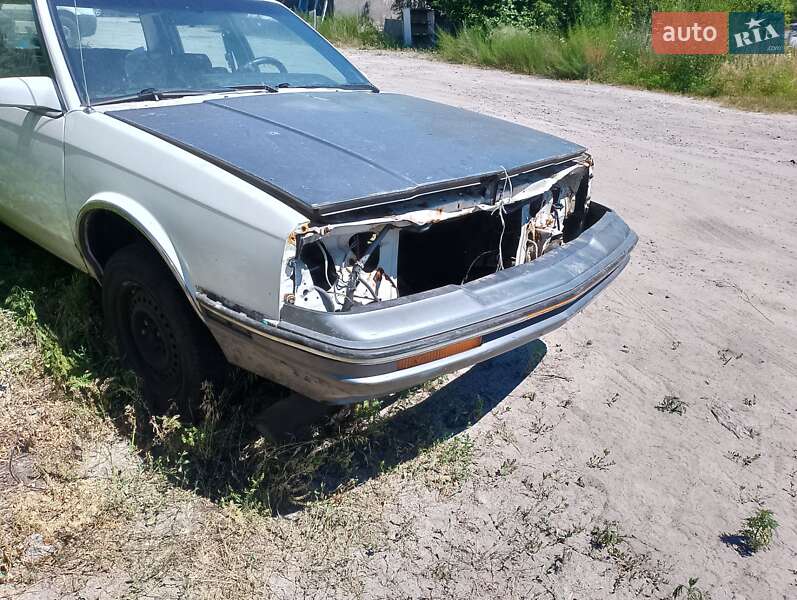 Седан Oldsmobile Cutlass 1988 в 