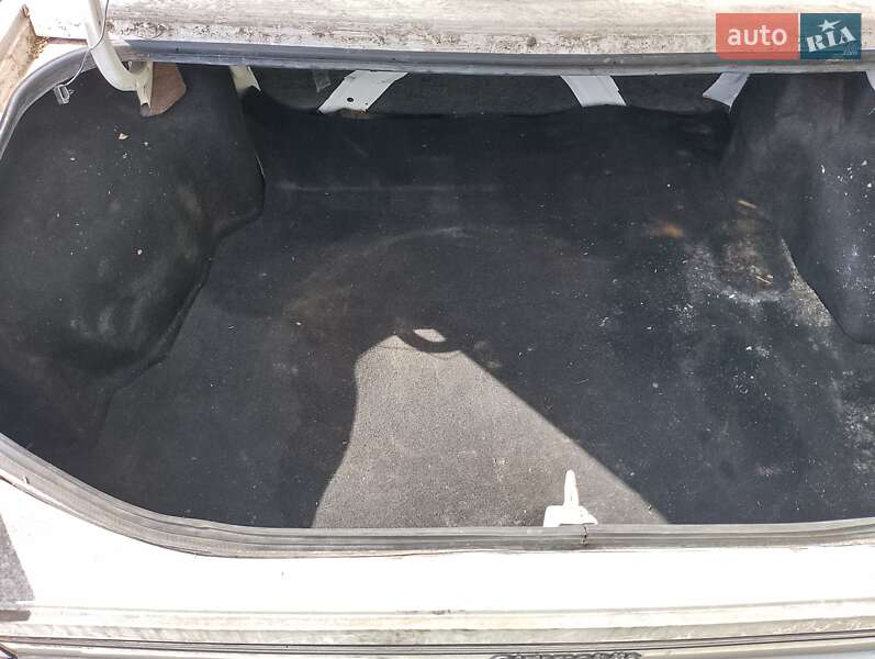 Седан Oldsmobile Cutlass 1988 в Киеве