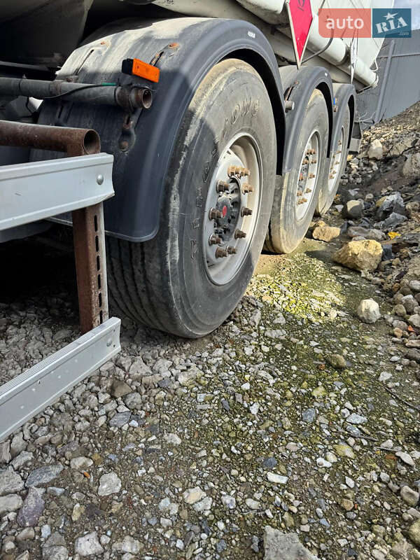 Цистерна напівпричіп OMT 3SCO1 2002 в Львові