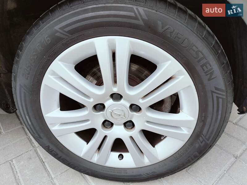 Минивэн Opel 1.8 Liter 2012 в Ровно