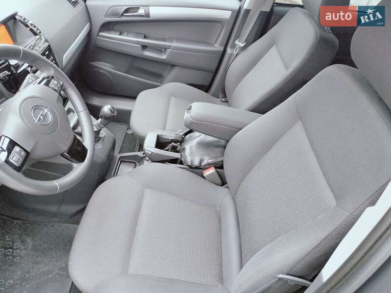 Минивэн Opel 1.8 Liter 2012 в Ровно