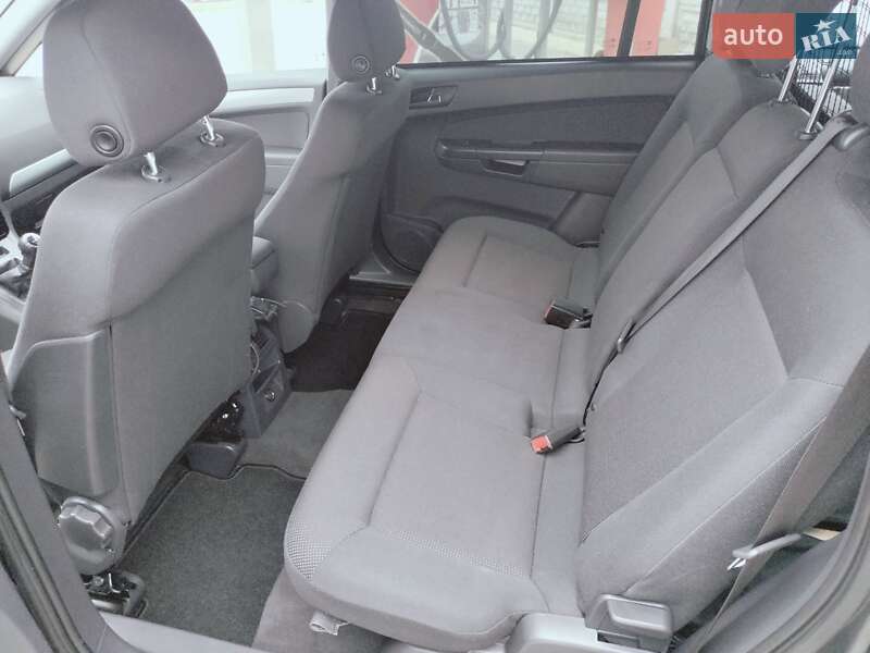 Минивэн Opel 1.8 Liter 2012 в Ровно