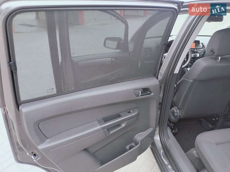 Минивэн Opel 1.8 Liter 2012 в Ровно