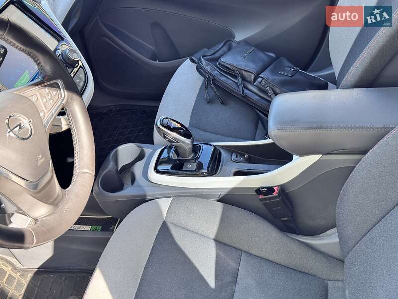 Хетчбек Opel Ampera-e 2017 в Чернівцях