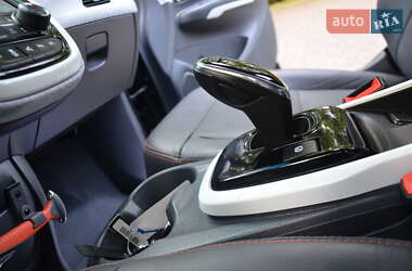 Хэтчбек Opel Ampera-e 2020 в 