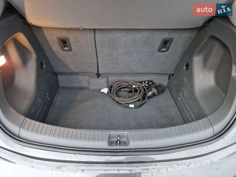 Хэтчбек Opel Ampera-e 2019 в Киеве