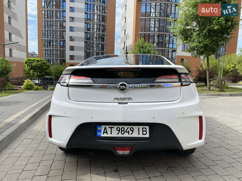 Хэтчбек Opel Ampera 2012 в Ивано-Франковске