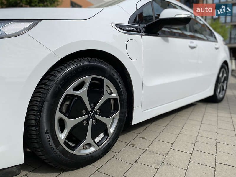 Хэтчбек Opel Ampera 2012 в Ивано-Франковске