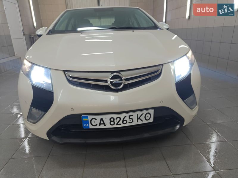 Хэтчбек Opel Ampera 2012 в Монастырище