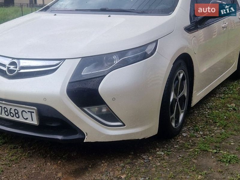 Хэтчбек Opel Ampera 2012 в Ивано-Франковске