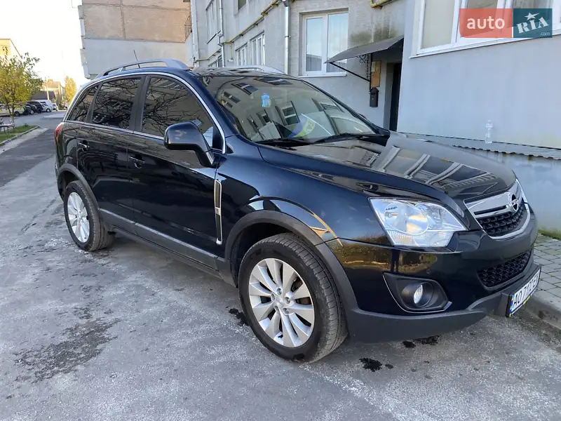 Позашляховик / Кросовер Opel Antara 2014 в 