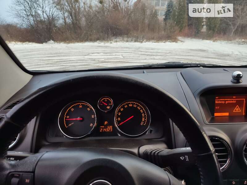 Внедорожник / Кроссовер Opel Antara 2011 в Новом Роздоле