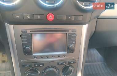 Позашляховик / Кросовер Opel Antara 2012 в 