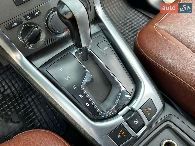 Позашляховик / Кросовер Opel Antara 2010 в Луцьку