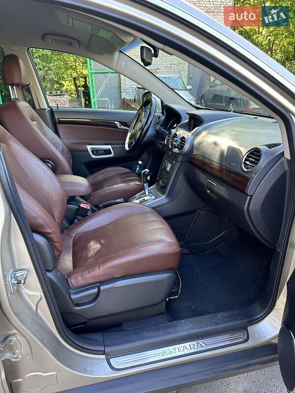 Позашляховик / Кросовер Opel Antara 2010 в Луцьку