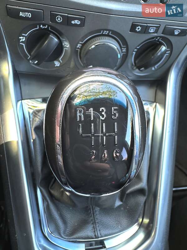 Внедорожник / Кроссовер Opel Antara 2012 в Киеве