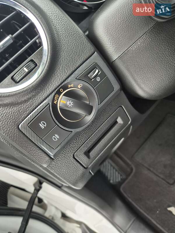 Внедорожник / Кроссовер Opel Antara 2011 в Харькове