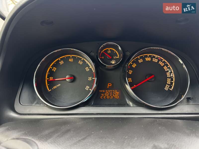 Внедорожник / Кроссовер Opel Antara 2012 в Киеве