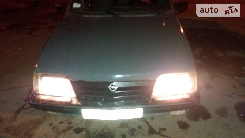 Седан Opel Ascona 1985 в Сумах