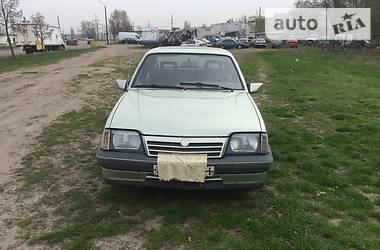 Седан Opel Ascona 1988 в Киеве