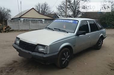 Хетчбек Opel Ascona 1988 в Таврійську