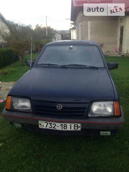 Седан Opel Ascona 1982 в Болехове