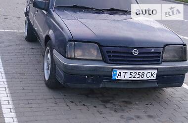 Седан Opel Ascona 1988 в Ивано-Франковске