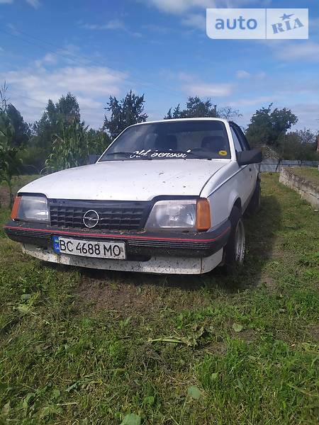 Седан Opel Ascona 1986 в 