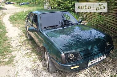 Хетчбек Opel Ascona 1988 в Івано-Франківську