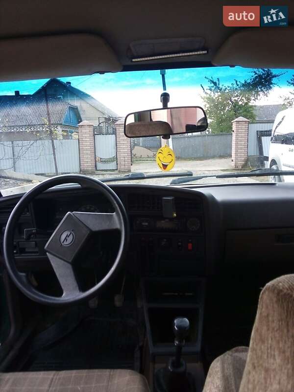 Седан Opel Ascona 1986 в Черновцах фото 2 Седан Opel Ascona 1986 в Черновцах