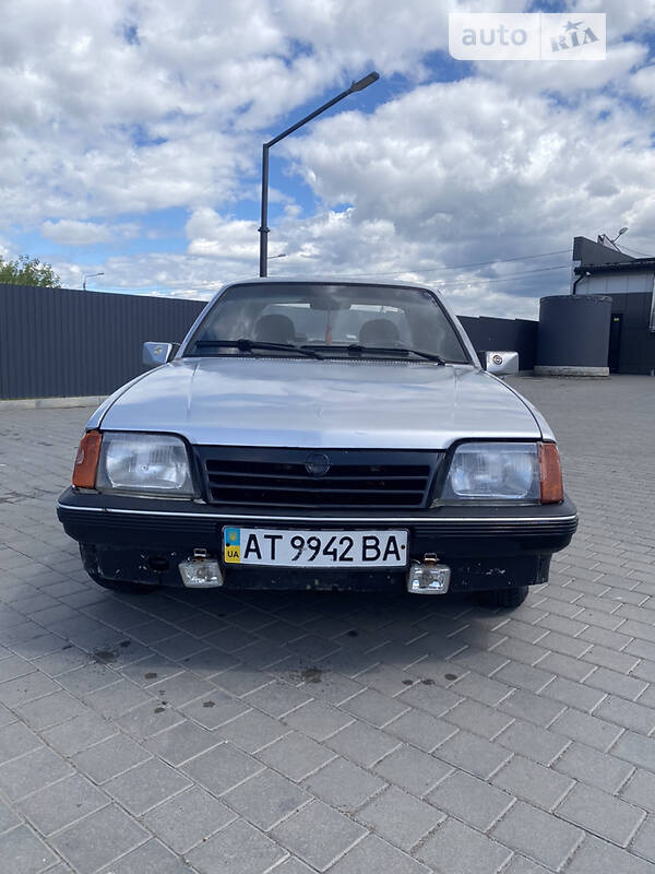 Седан Opel Ascona 1985 в Івано-Франківську