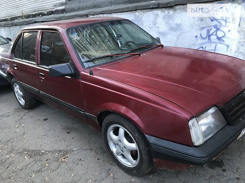 Седан Opel Ascona 1986 в Днепре