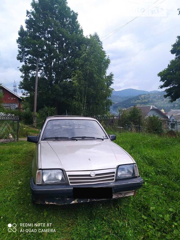 Седан Opel Ascona 1988 в Славском