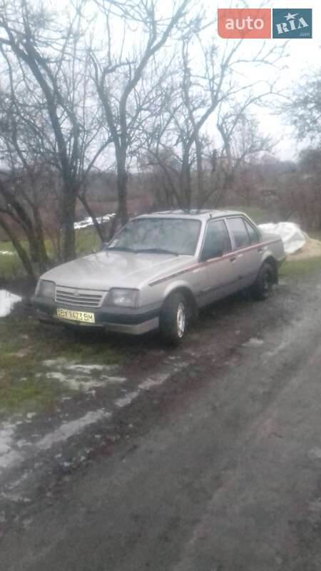 Седан Opel Ascona 1988 в Белогорье