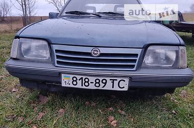 Седан Opel Ascona 1988 в Сколе