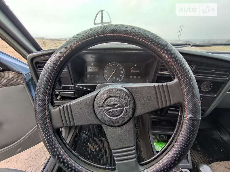 Седан Opel Ascona 1986 в Гайсину