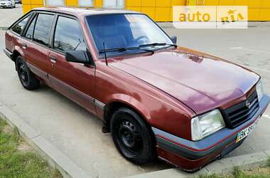 Хэтчбек Opel Ascona 1988 в 