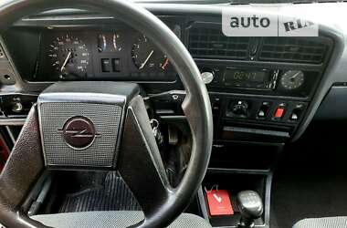 Хэтчбек Opel Ascona 1988 в 